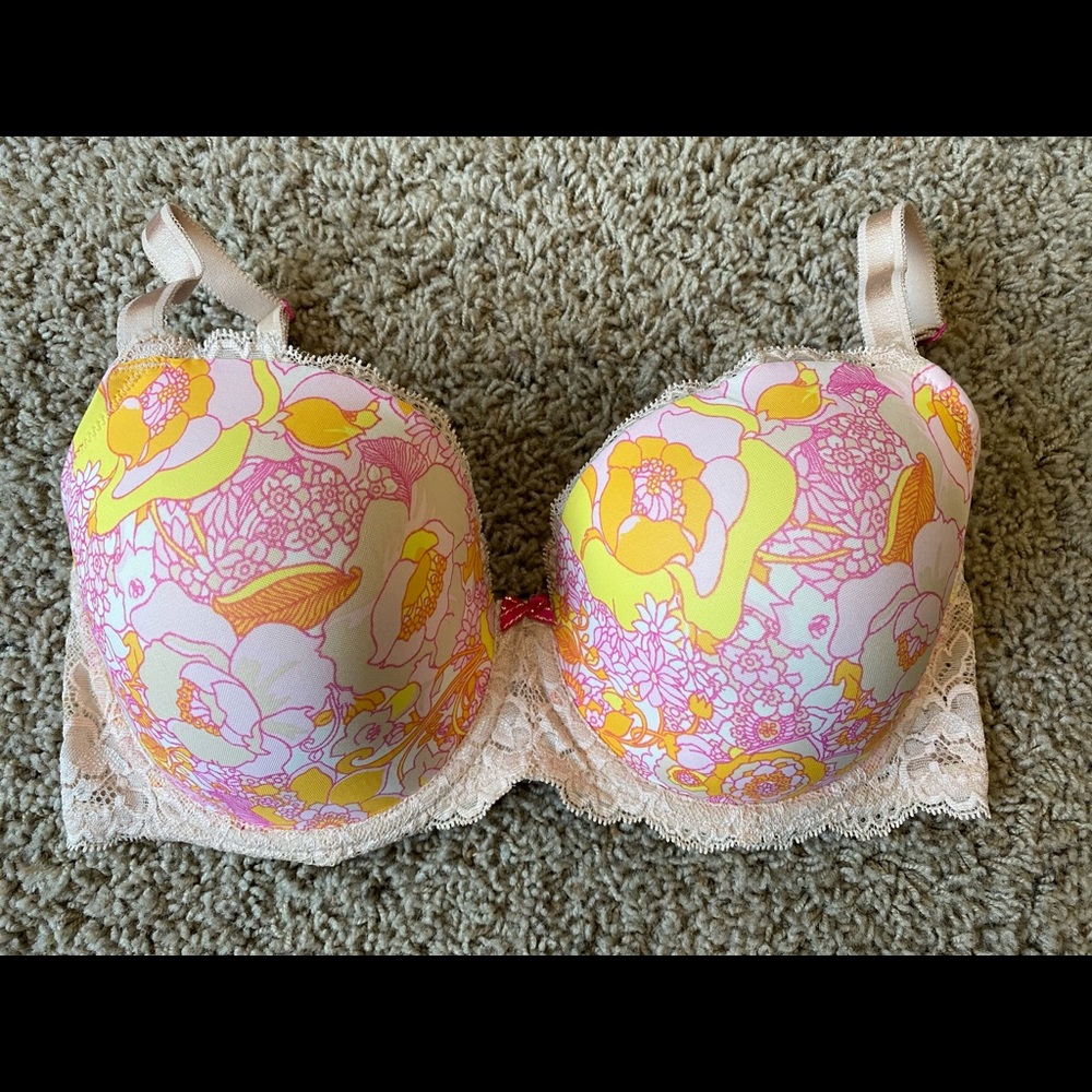 Victoria’s Secret bra 36DD